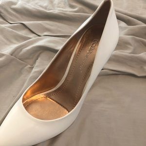 White pump -never worn